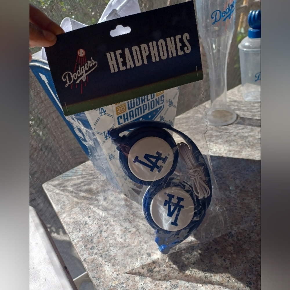New MLB L.A. Dodgers Headphones 🎧